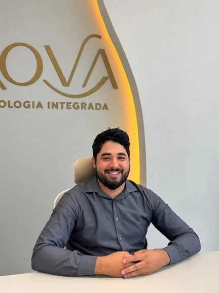 Dr. Enzo Porto, especialista em reabilitação oral da INOVA, no Eldorado