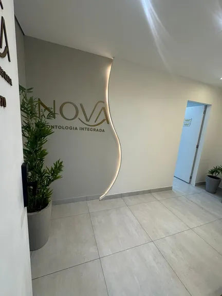 Porta de entrada da sala 305 da INOVA na Av. João César de Oliveira, em Contagem