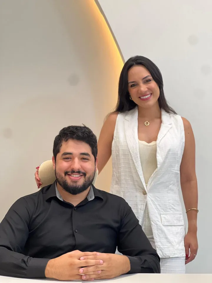 Dra. Débora Lobato e Dr. Enzo Porto, dentistas da INOVA Odontologia Integrada